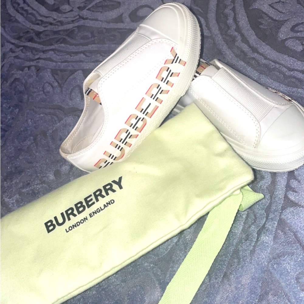 Toddler Burberry shoes size 8